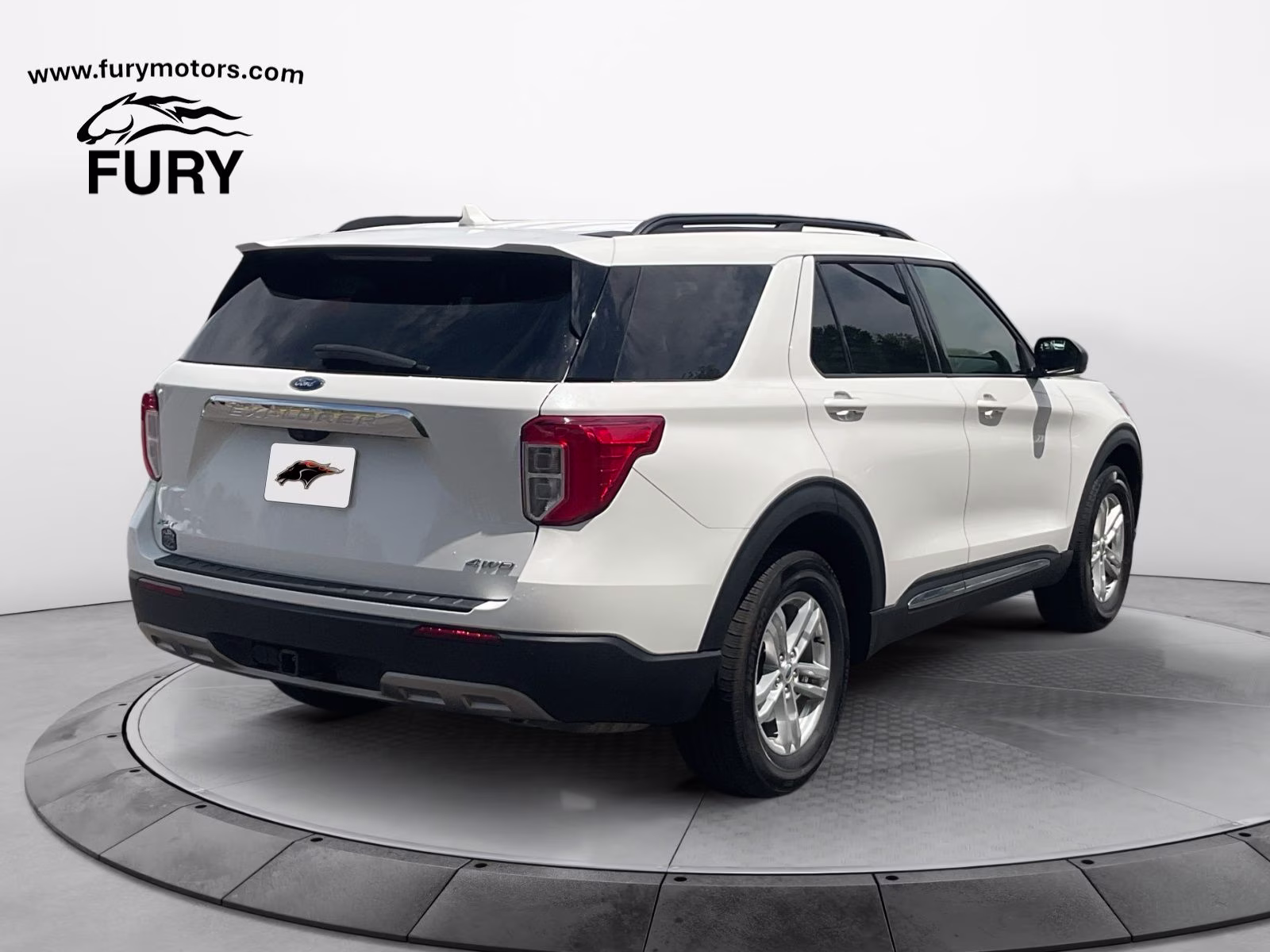 2022 White Ford Explorer XLT 4X4 SUV