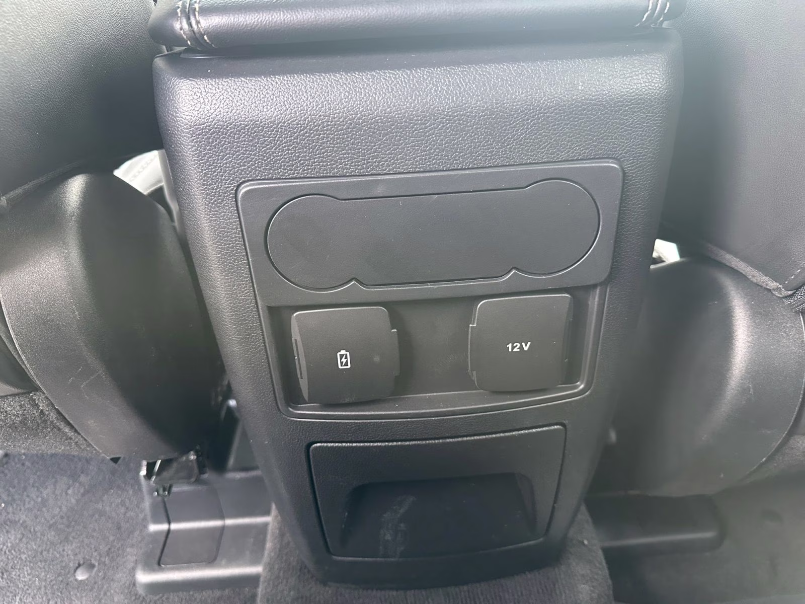2022 White Ford Explorer XLT 4X4 SUV