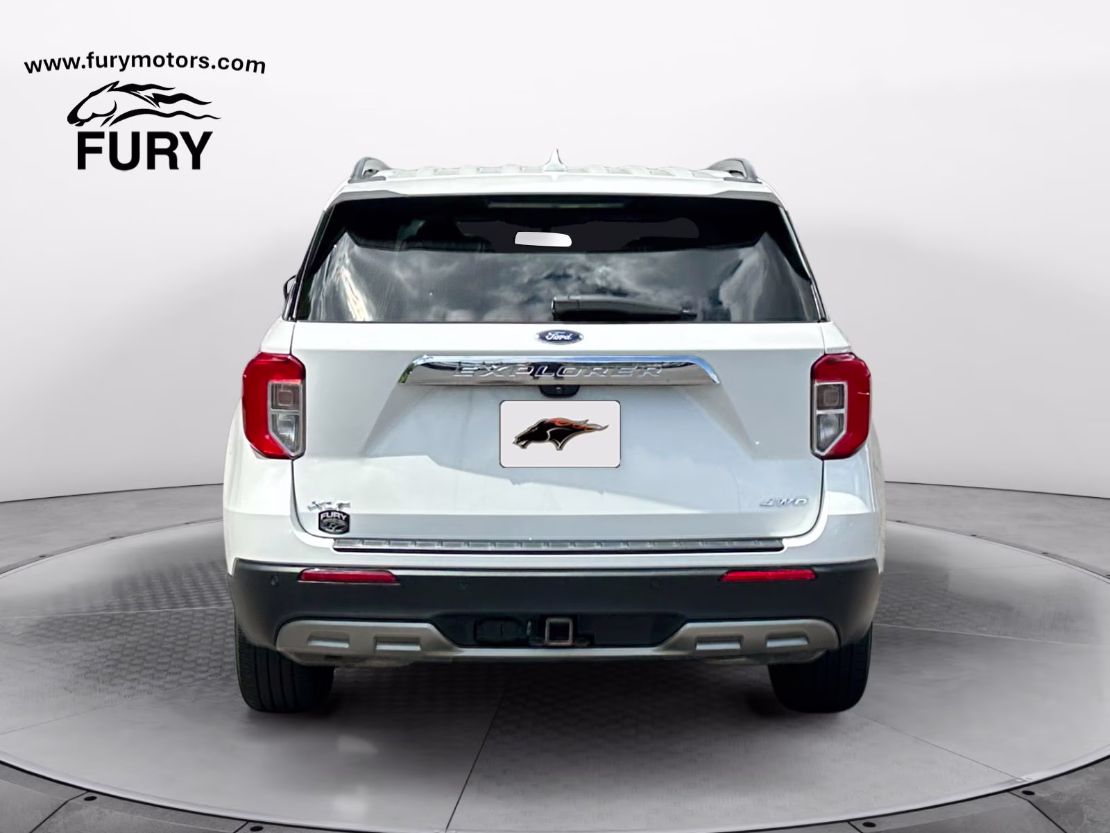 2022 White Ford Explorer XLT 4X4 SUV
