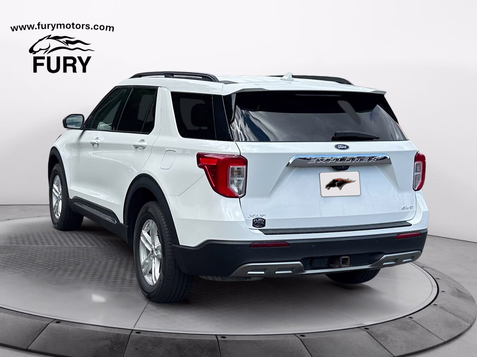 2022 White Ford Explorer XLT 4X4 SUV