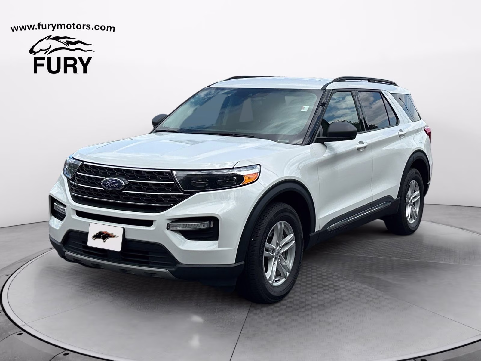 2022 White Ford Explorer XLT 4X4 SUV
