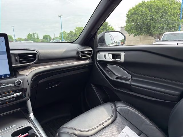 2020 White Metallic Ford Explorer Platinum 4X4 SUV