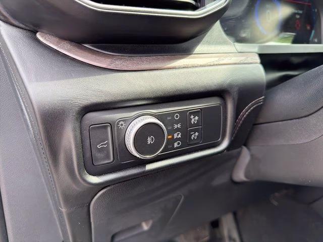 2020 White Metallic Ford Explorer Platinum 4X4 SUV