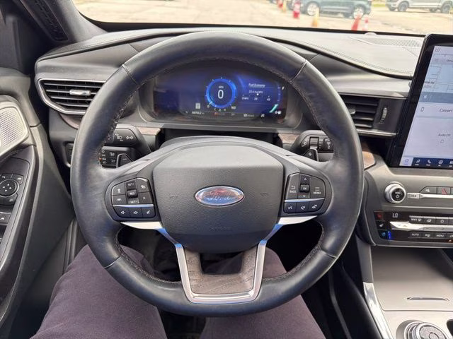2020 White Metallic Ford Explorer Platinum 4X4 SUV