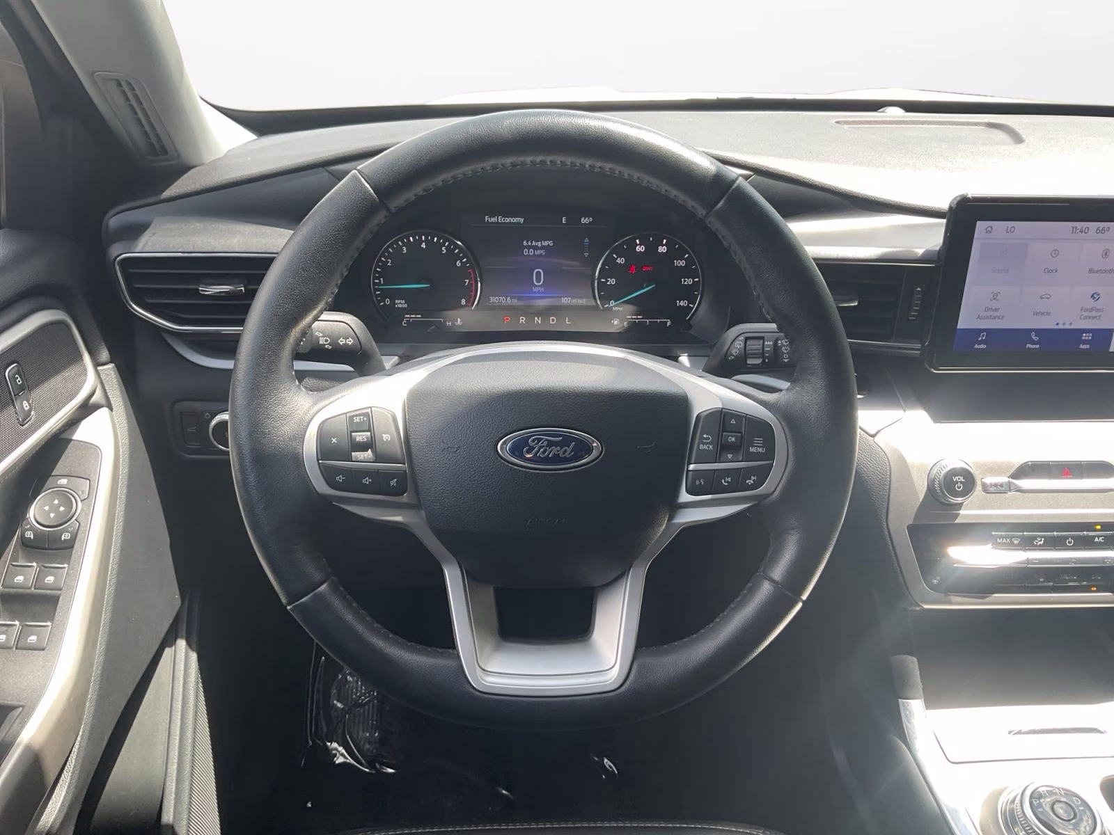 2022 White Ford Explorer XLT 4X4 SUV