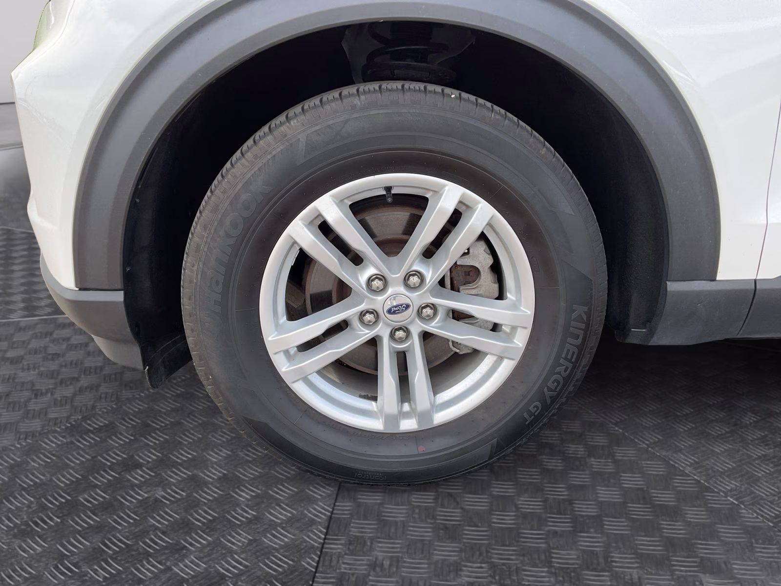 2022 White Ford Explorer XLT 4X4 SUV