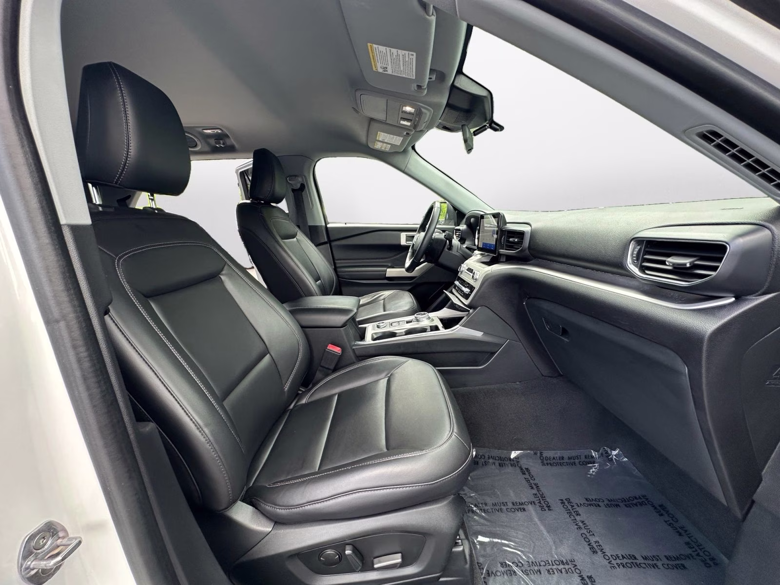 2022 White Ford Explorer XLT 4X4 SUV