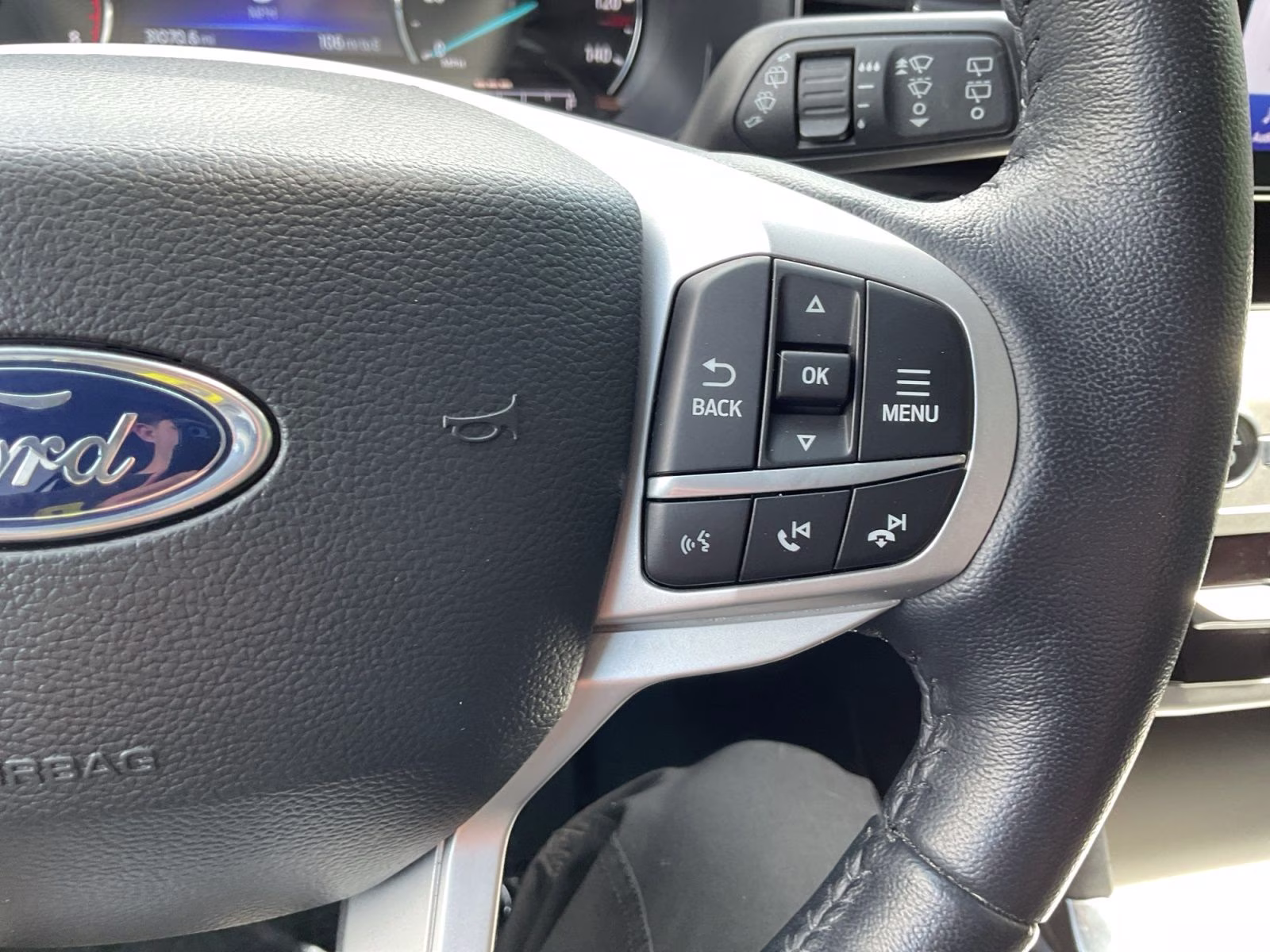 2022 White Ford Explorer XLT 4X4 SUV