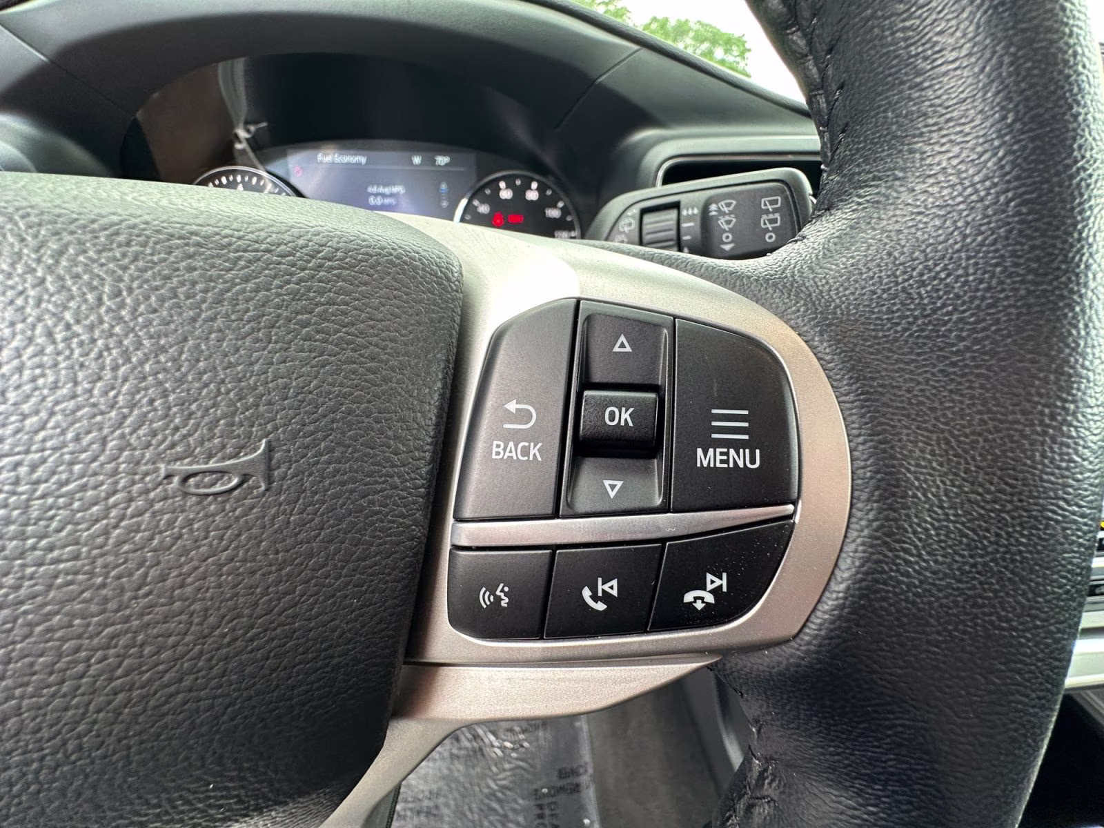 2022 White Ford Explorer XLT 4X4 SUV
