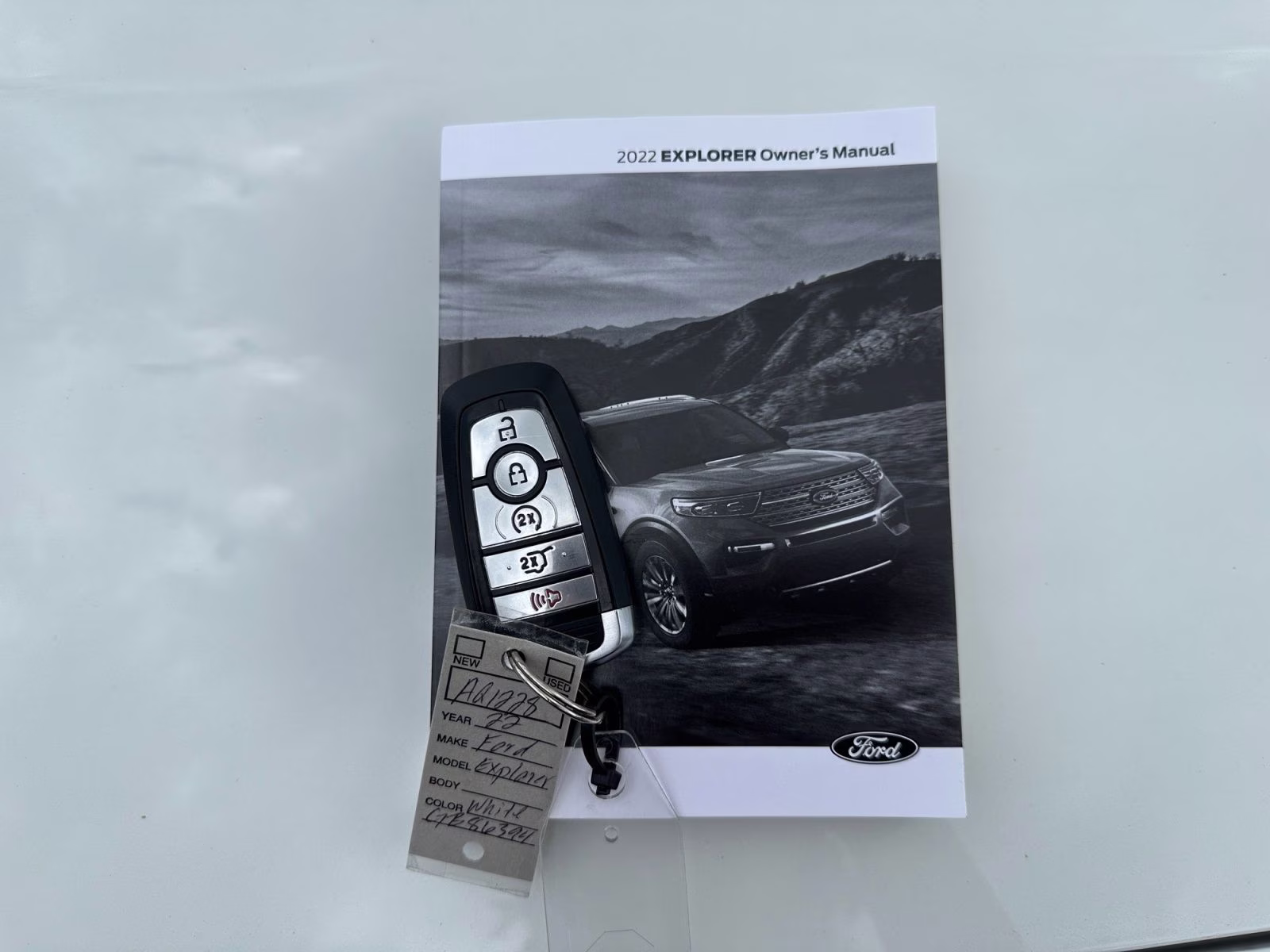 2022 White Ford Explorer XLT 4X4 SUV