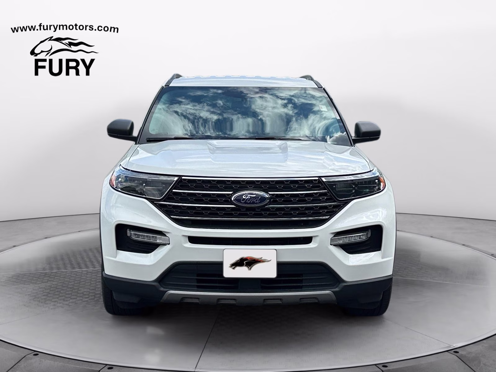 2022 White Ford Explorer XLT 4X4 SUV