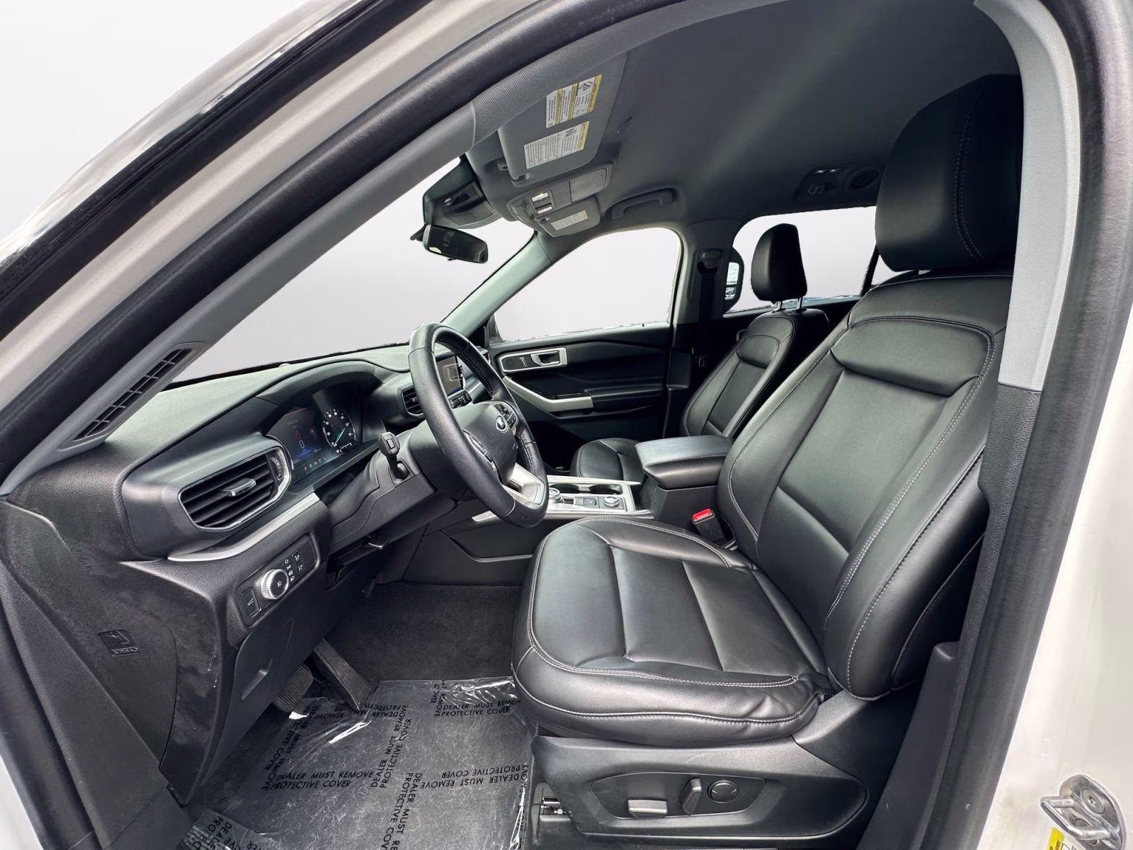 2022 White Ford Explorer XLT 4X4 SUV