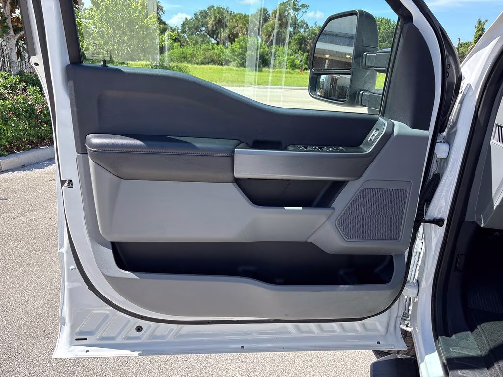 2025 Oxford White Ford Super Duty F-250 SRW XLT 4X4 Truck