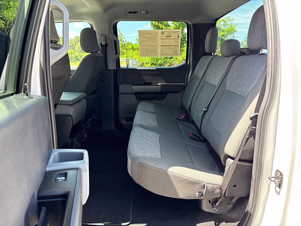 2025 Oxford White Ford Super Duty F-250 SRW XLT 4X4 Truck