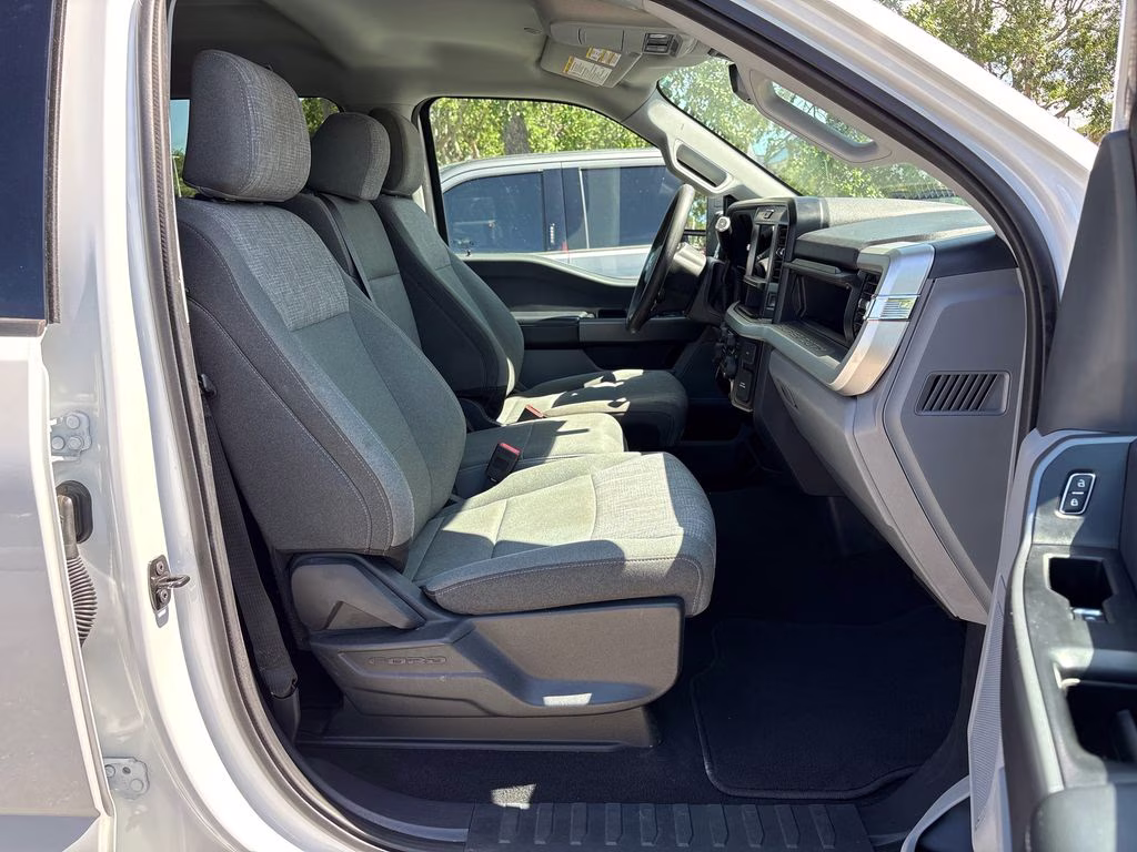 2025 Oxford White Ford Super Duty F-250 SRW XLT 4X4 Truck