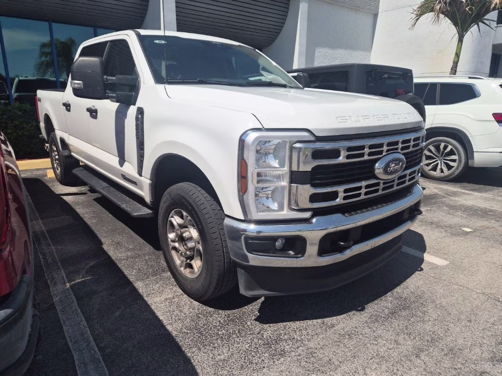 2025 Oxford White Ford Super Duty F-250 SRW XLT 4X4 Truck