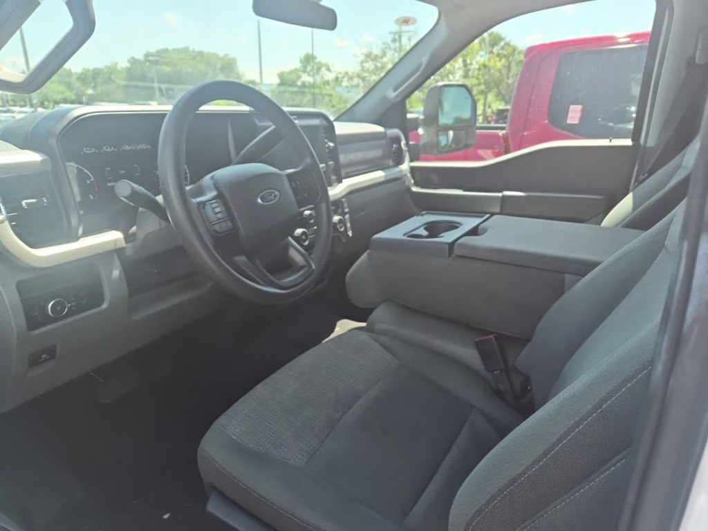 2025 Oxford White Ford Super Duty F-250 SRW XLT 4X4 Truck