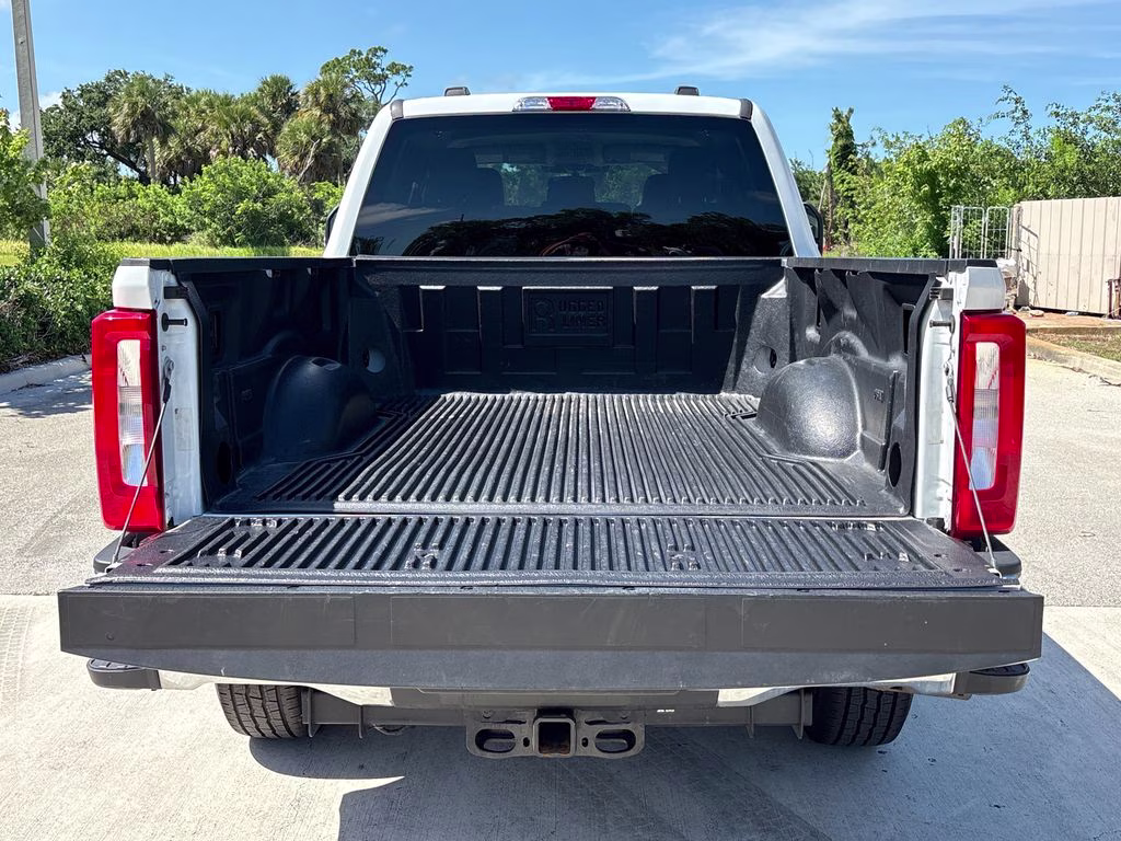 2025 Oxford White Ford Super Duty F-250 SRW XLT 4X4 Truck