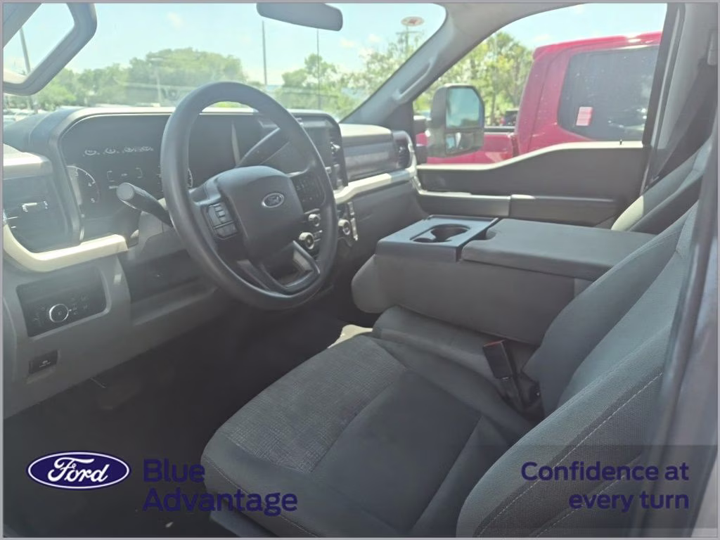 2025 Oxford White Ford Super Duty F-250 SRW XLT 4X4 Truck