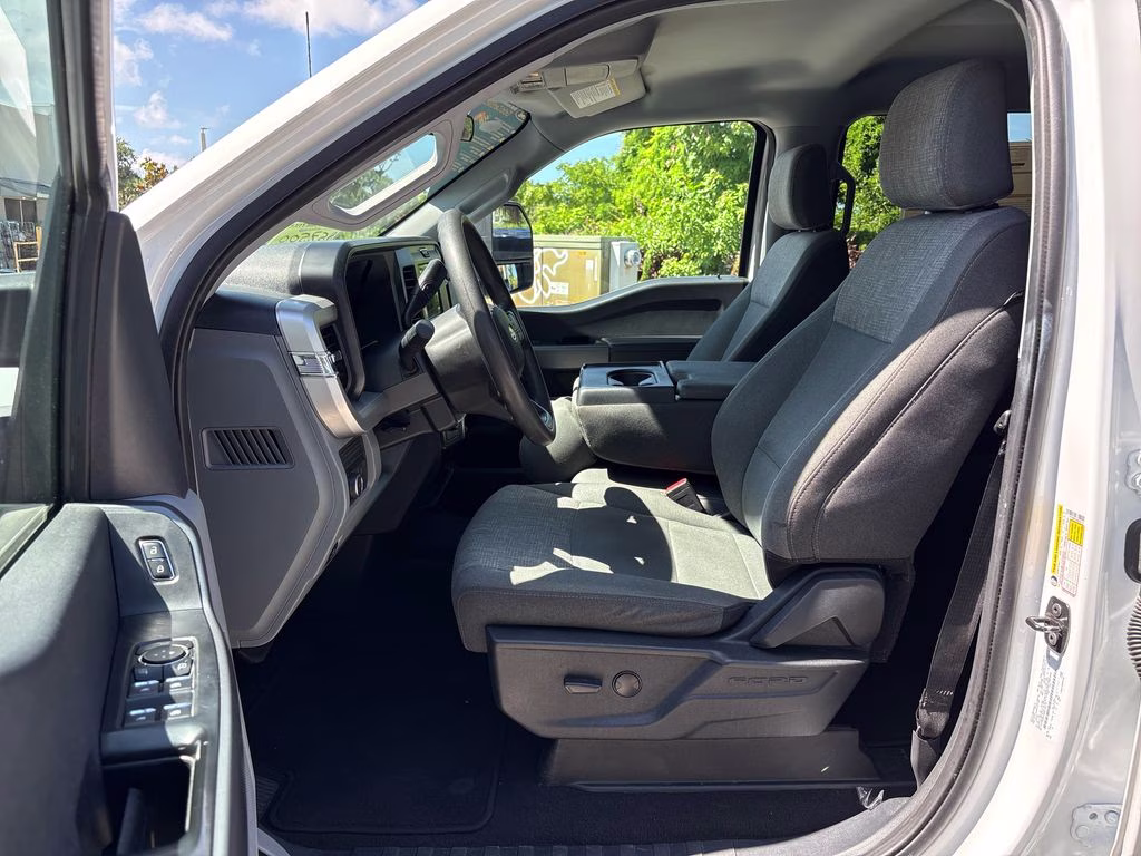 2025 Oxford White Ford Super Duty F-250 SRW XLT 4X4 Truck