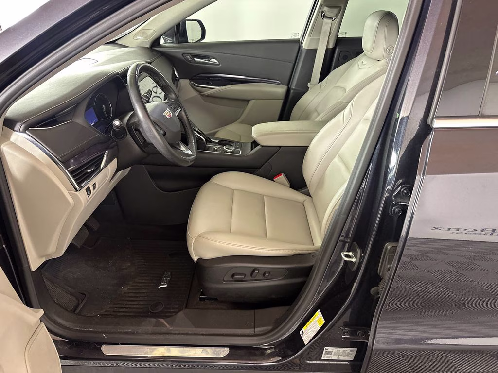 2023 Galactic Gray Metallic Cadillac XT4 Luxury AWD SUV