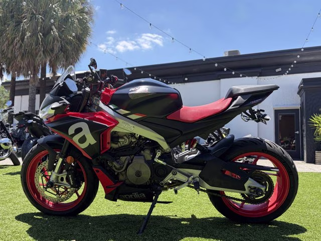 2021 Aprilia TUONO