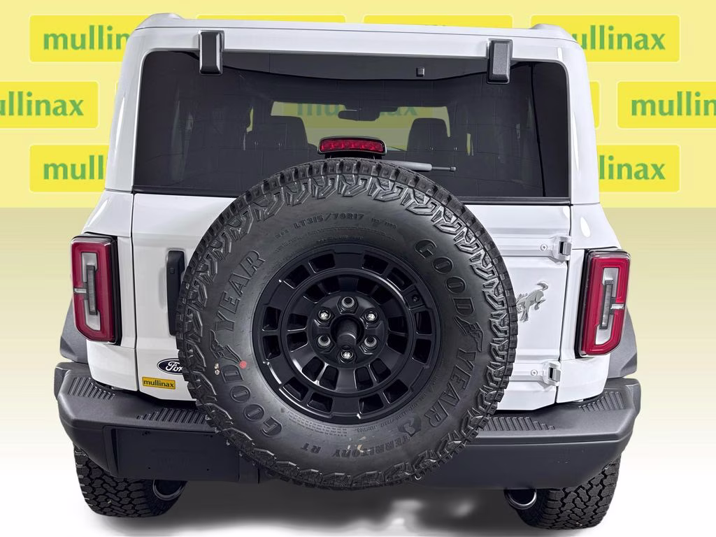 2026 Oxford White Ford Bronco Badlands 4X4 SUV