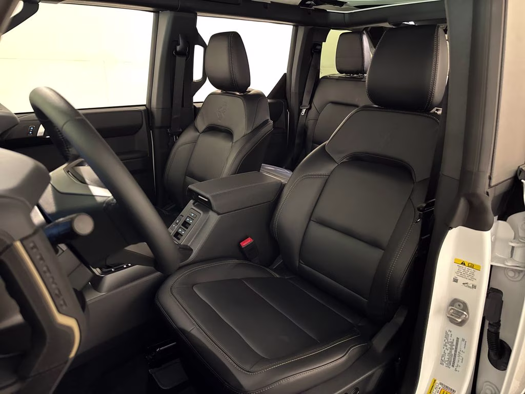 2026 Oxford White Ford Bronco Badlands 4X4 SUV