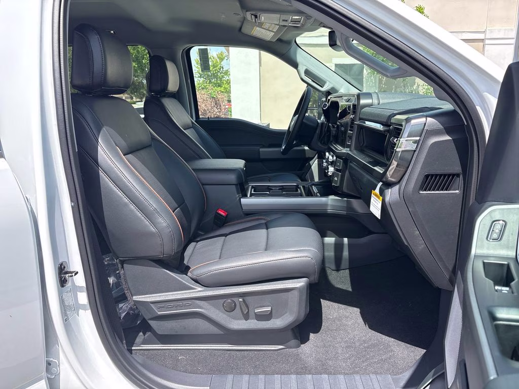 2026 Oxford White Ford Super Duty F-250 SRW Lariat 4X4 Truck