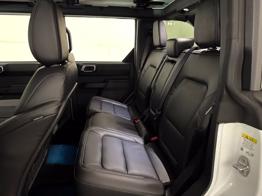 2026 Oxford White Ford Bronco Badlands 4X4 SUV