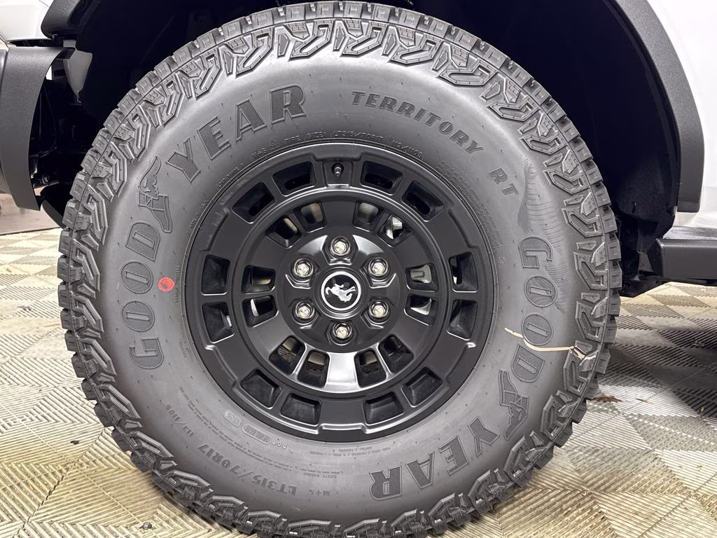 2026 Oxford White Ford Bronco Badlands 4X4 SUV