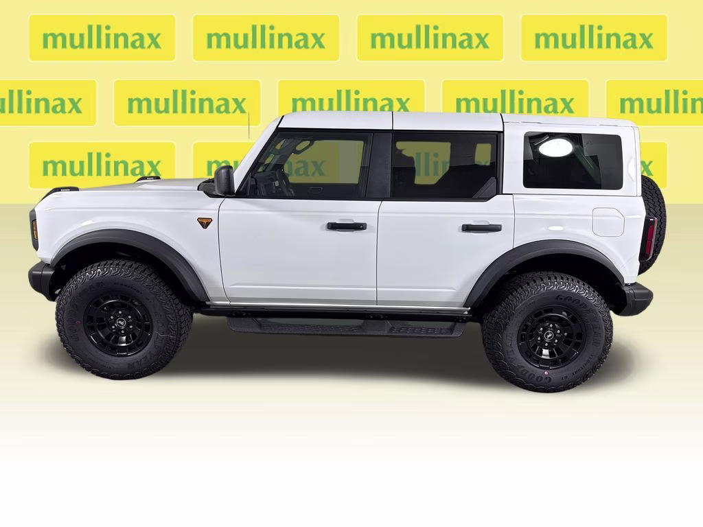 2026 Oxford White Ford Bronco Badlands 4X4 SUV
