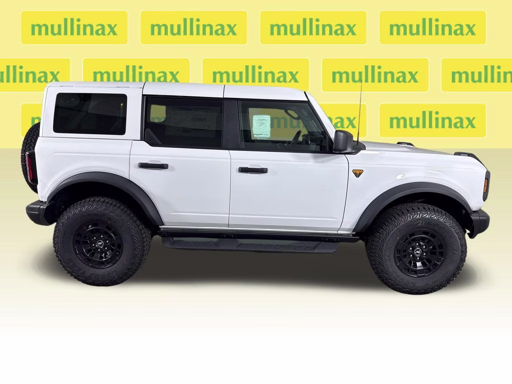 2026 Oxford White Ford Bronco Badlands 4X4 SUV