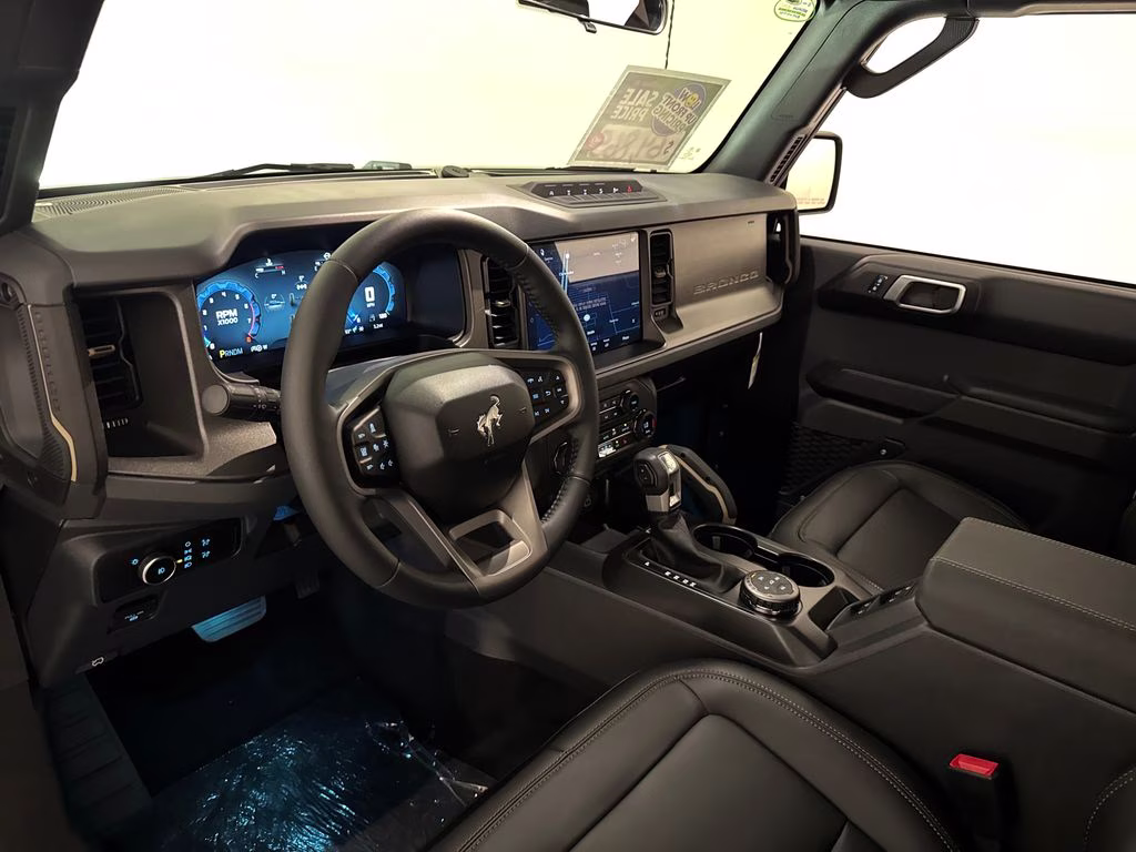 2026 Oxford White Ford Bronco Badlands 4X4 SUV