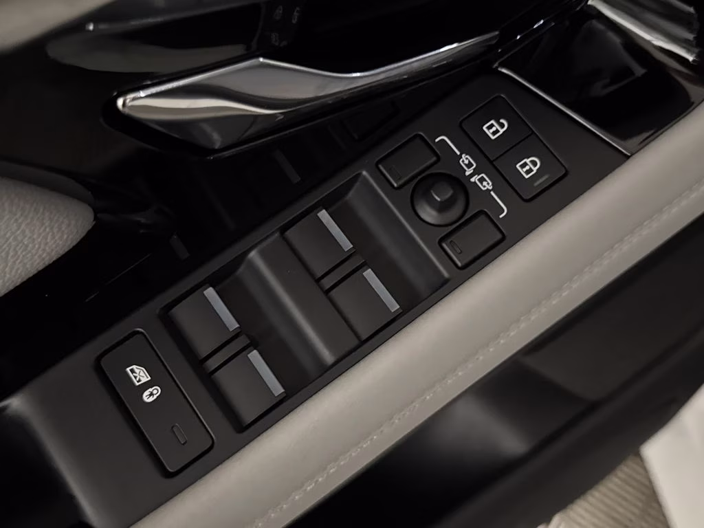 2023 Fuji White Land Rover Range Rover Evoque SE AWD SUV