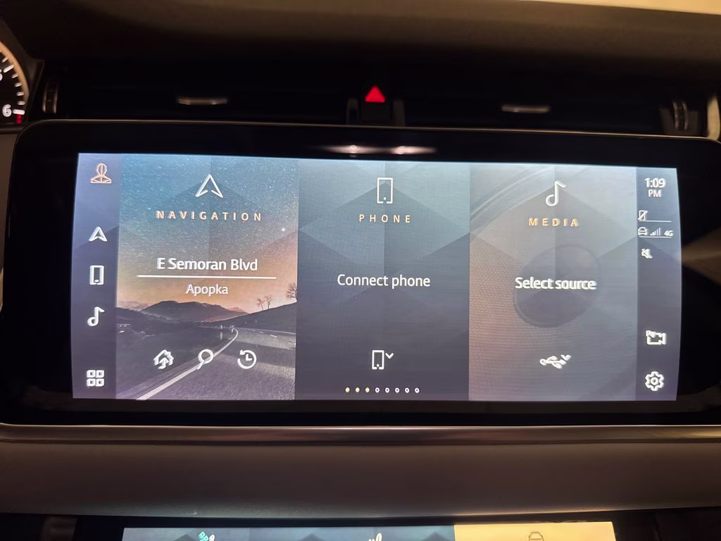 2023 Fuji White Land Rover Range Rover Evoque SE AWD SUV
