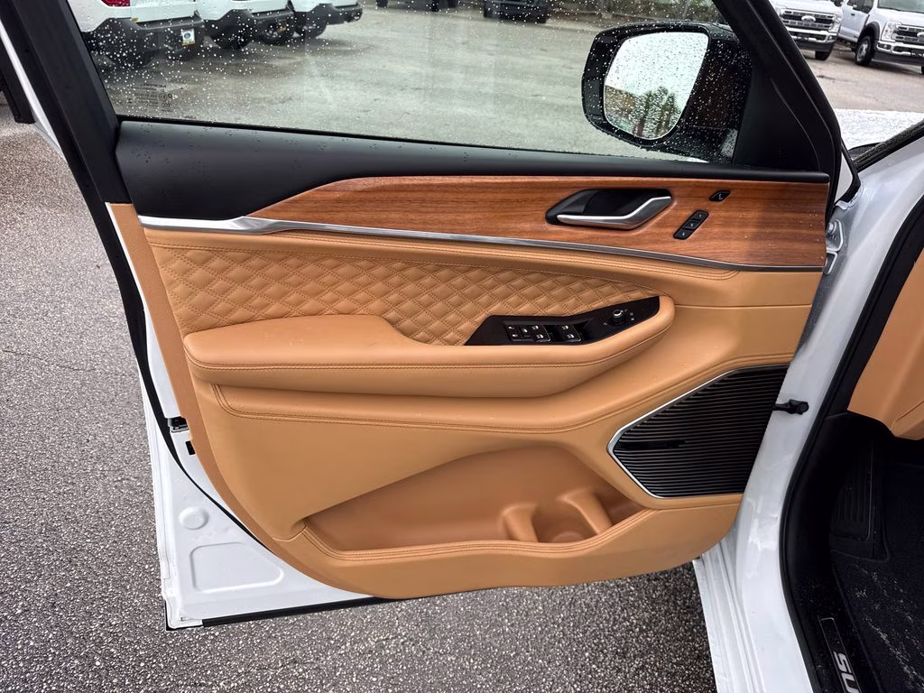 2025 Bright White Clearcoat Jeep Grand Cherokee Summit Reserve 4X4 SUV