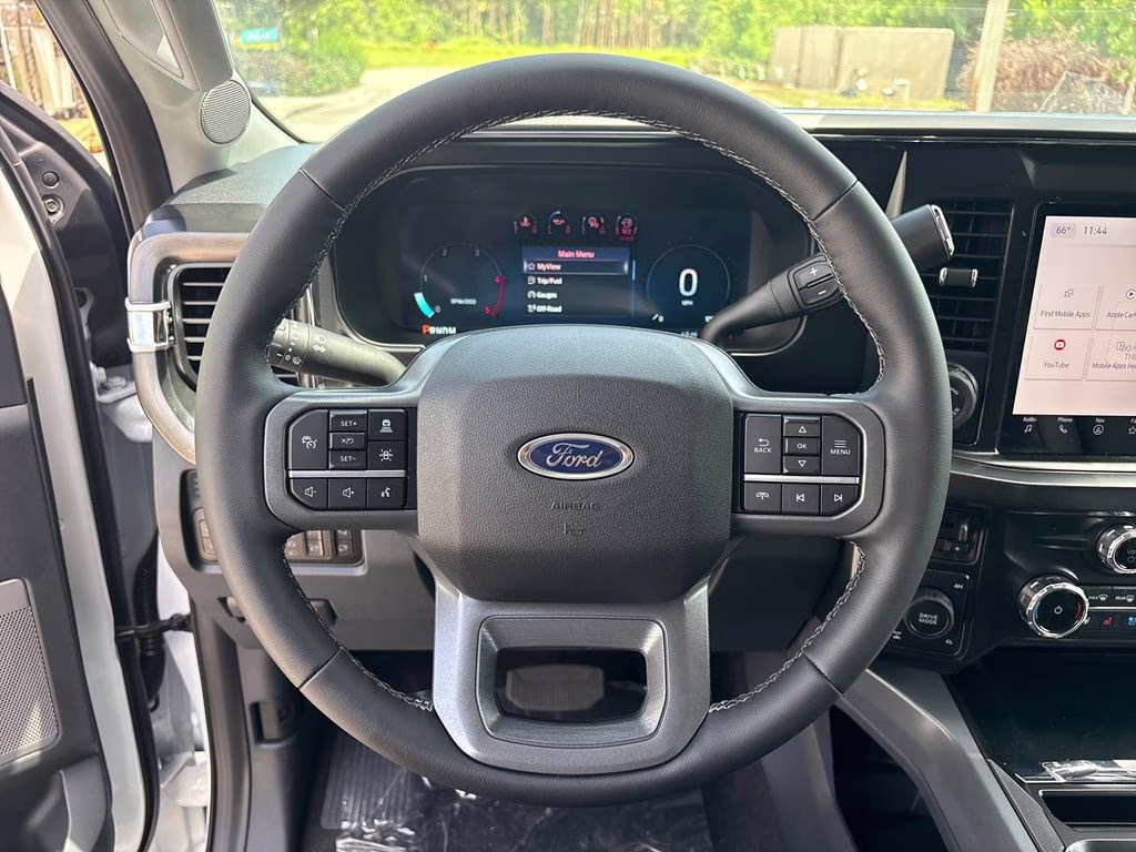 2026 Oxford White Ford Super Duty F-250 SRW Lariat 4X4 Truck
