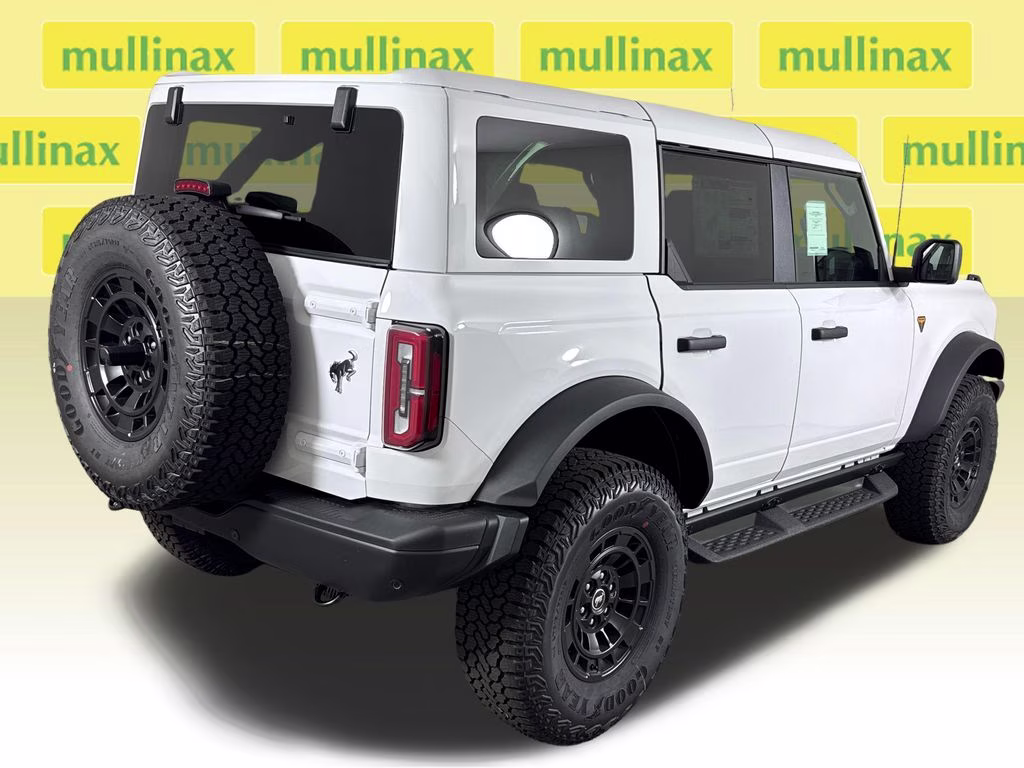 2026 Oxford White Ford Bronco Badlands 4X4 SUV