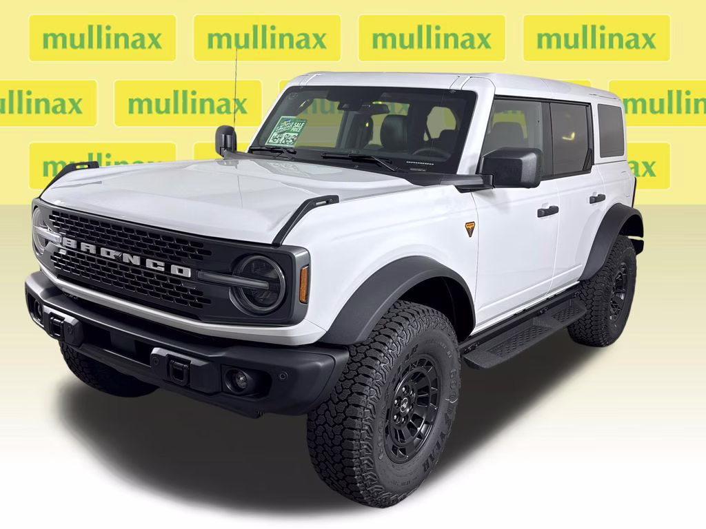 2026 Oxford White Ford Bronco Badlands 4X4 SUV