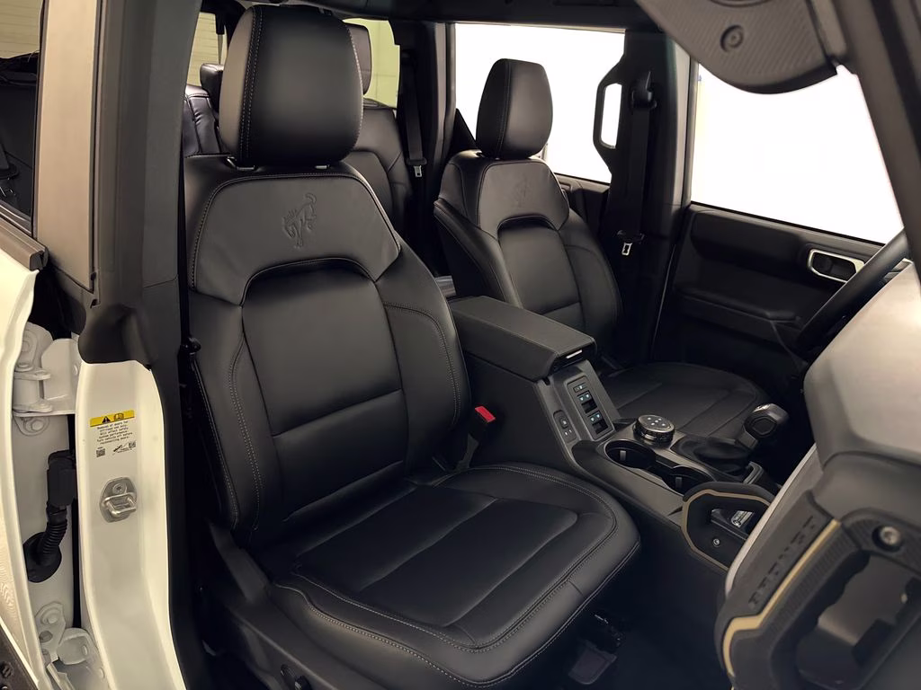 2026 Oxford White Ford Bronco Badlands 4X4 SUV