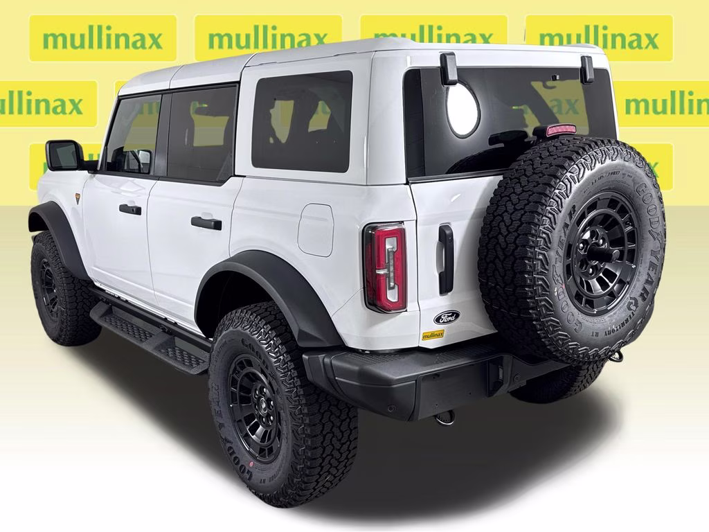 2026 Oxford White Ford Bronco Badlands 4X4 SUV