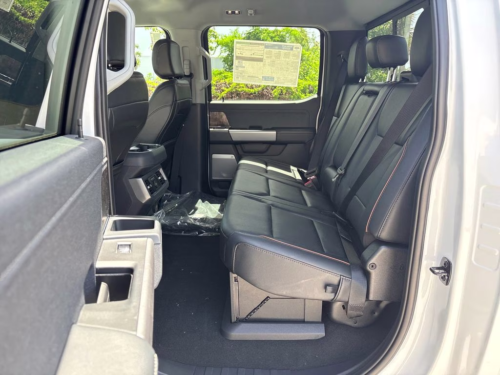 2026 Oxford White Ford Super Duty F-250 SRW Lariat 4X4 Truck
