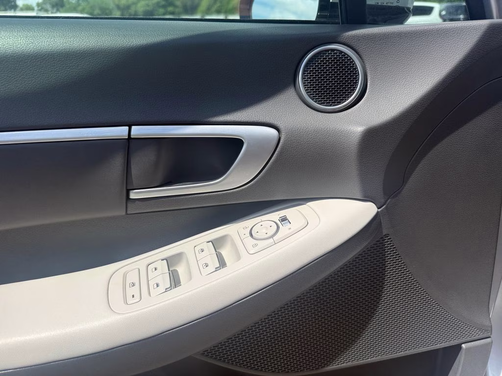 2025 Aero Silver Hyundai Sonata SEL FWD Sedan