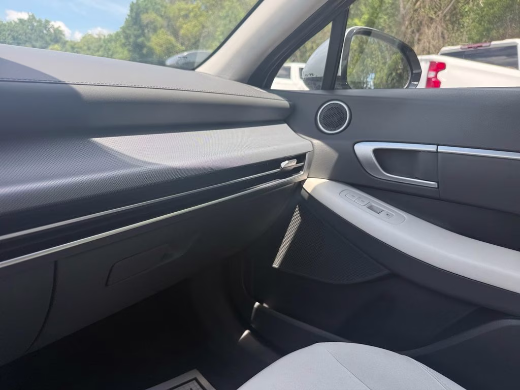 2025 Aero Silver Hyundai Sonata SEL FWD Sedan
