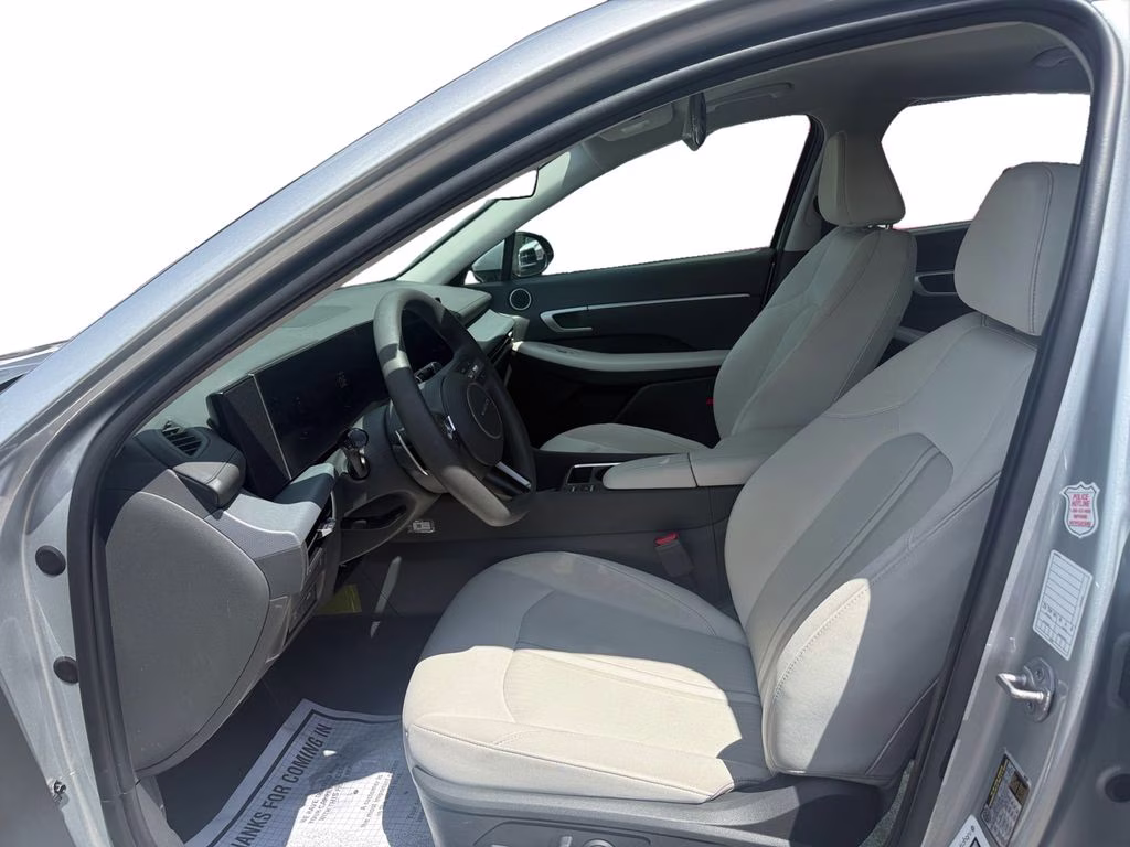 2025 Aero Silver Hyundai Sonata SEL FWD Sedan
