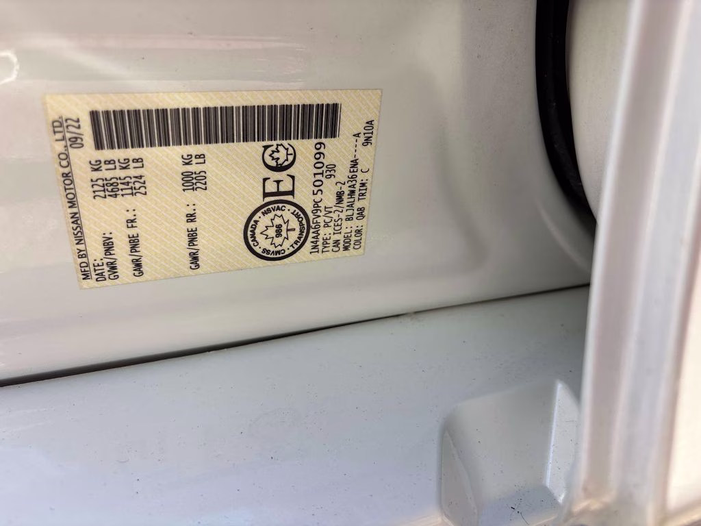 2023 White Nissan Maxima Platinum FWD Sedan