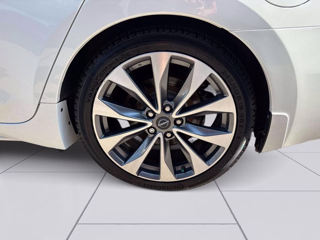 2023 White Nissan Maxima Platinum FWD Sedan
