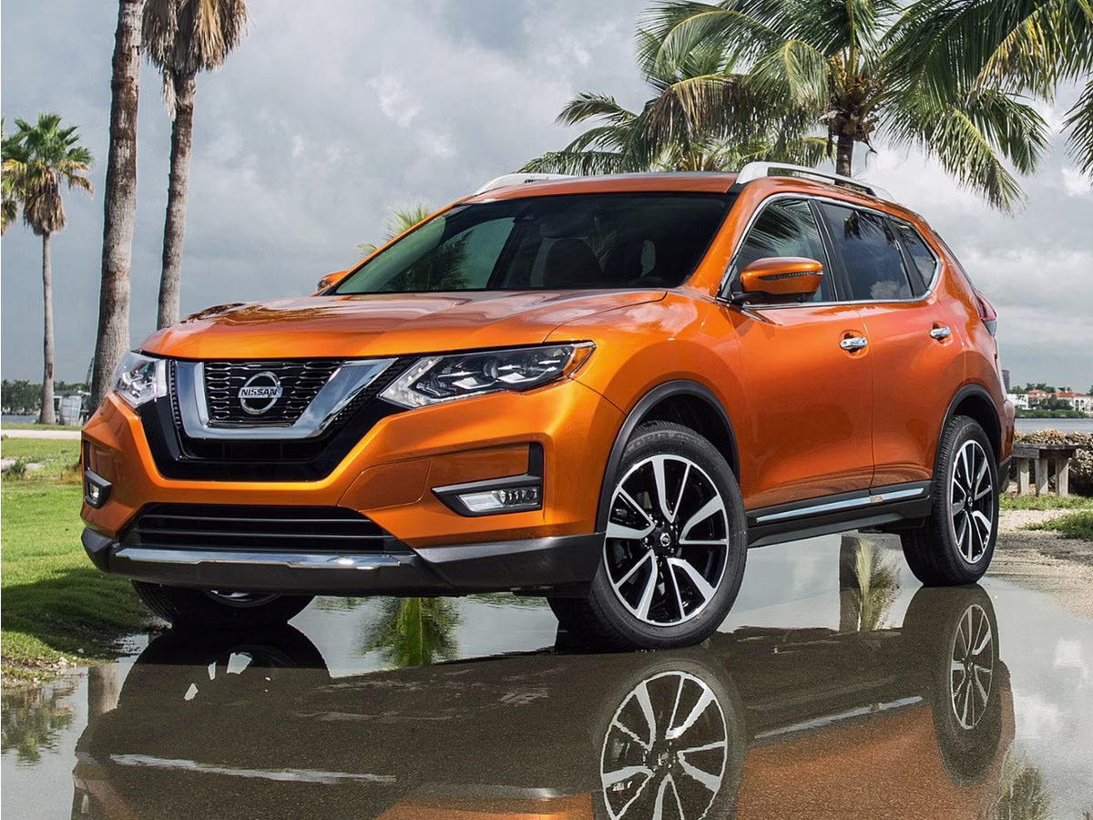 2017 Pearl White Nissan Rogue SL FWD SUV