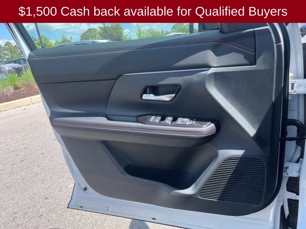2026 Aspen White/Super Black Nissan Kicks SR FWD SUV